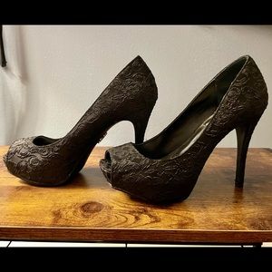 Simply Vera Wang Floral Embossed Peep Toe Heel